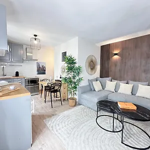 Stylish & Chic Duplex Near Eiffel Tower Apartment Paris